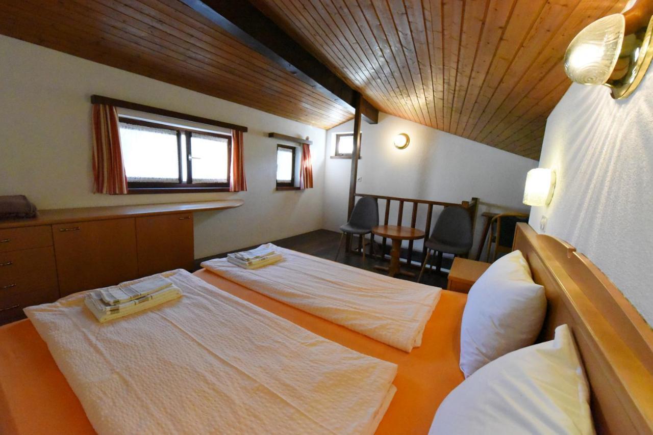 Hotel Pensione Serena Purasca Bagian luar foto